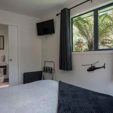 Six Kamahi Guest Studio Franz Josef Room photo