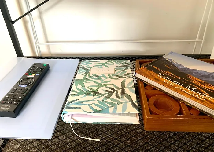 Six Kamahi Guest Studio